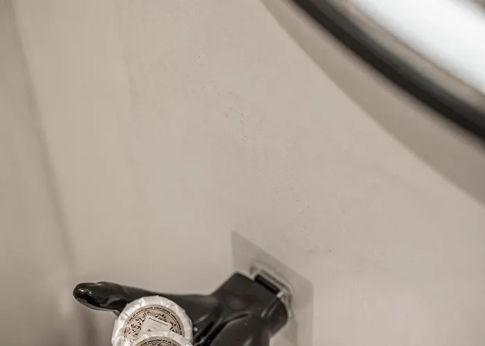 White Note Luxury Hotel *