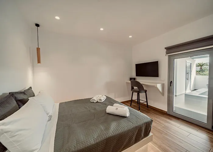 White Note Luxury Perivolos (Santorini)