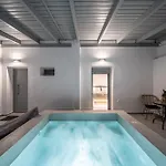 White Note Luxury Perivolos (Santorini)