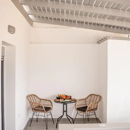 White Note Luxury Perivolos (Santorini)